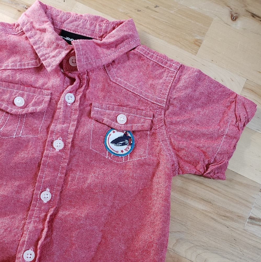 Boys Rock red button down 2T - Picture 2 of 4